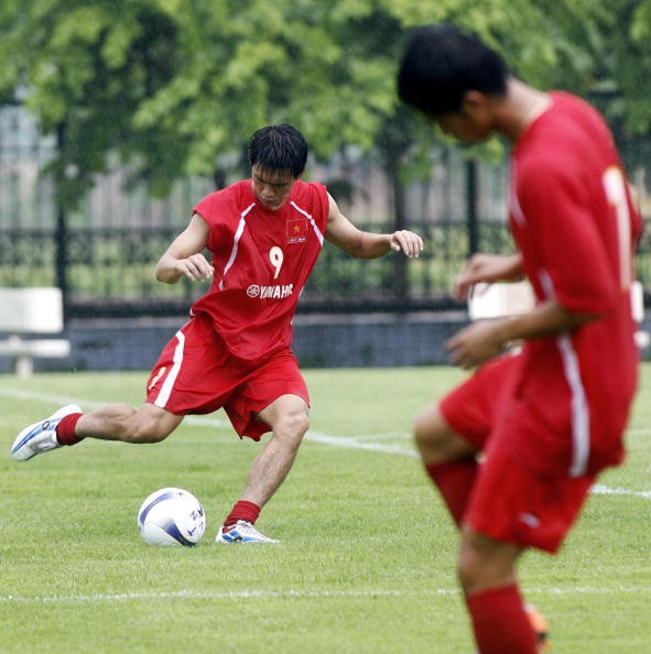 Công Vinh tập chuẩn bị cho Asian Cup 2007. Đó là một giải đấu thành công ngoài mong đợi với bóng đá Việt Nam và đưa Công Vinh trở thành chân sút hàng đầu của ĐTQG Việt Nam.